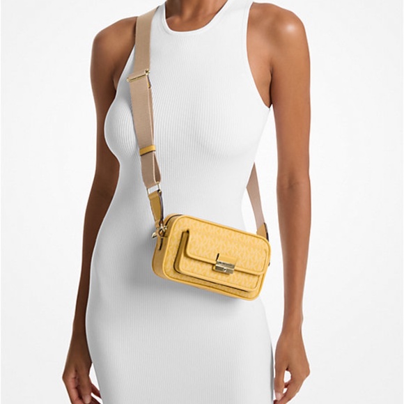 Michael Kors Bradshaw Camera Crossbody Bag NWT - Picture 1 of 9